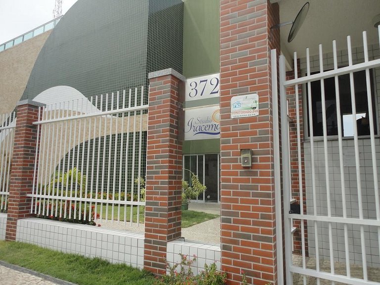 Apê renovado com vista mar em Iracema