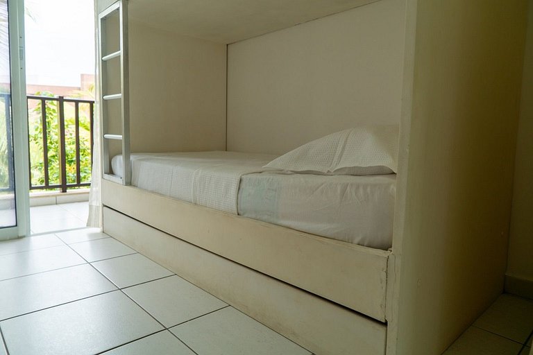 Beautiful apartment, condominium in front of the sea beach L