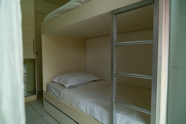 Beautiful apartment, condominium in front of the sea beach L