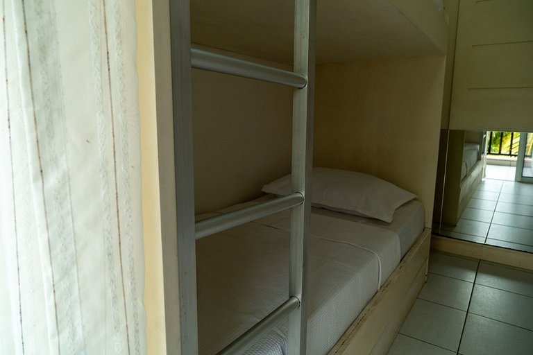 Beautiful apartment, condominium in front of the sea beach L