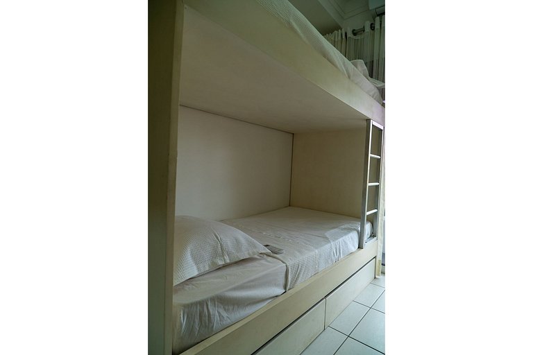 Beautiful apartment, condominium in front of the sea beach L