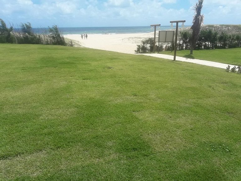 Beautiful apartment, condominium in front of the sea beach L