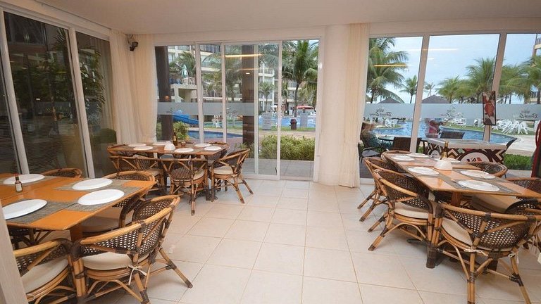 Beautiful apartment, condominium in front of the sea beach L