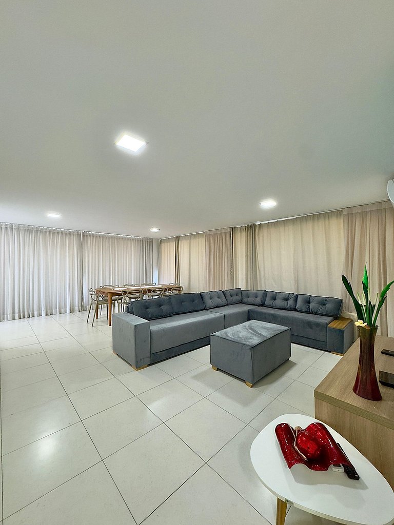 Cobertura no Golf Ville deck privativo com jacuzzi e churras