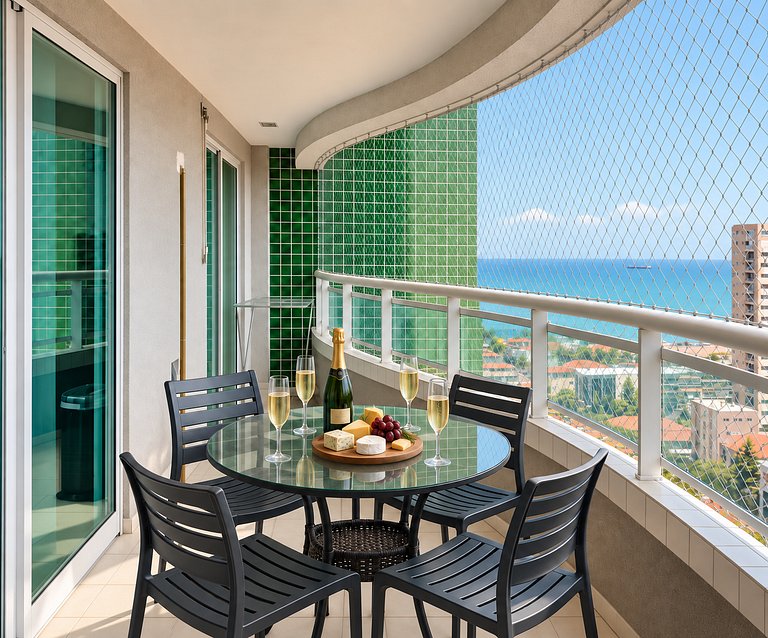Apê renovado com vista mar em Iracema