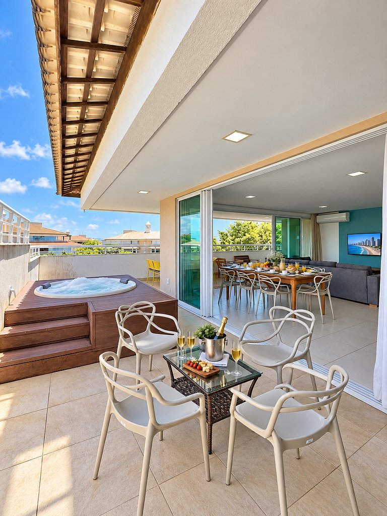 Cobertura no Golf Ville deck privativo com jacuzzi e churras