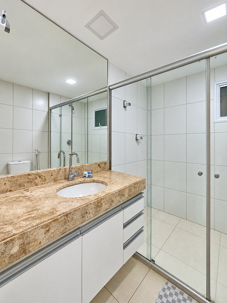 Cobertura no Golf Ville deck privativo com jacuzzi e churras